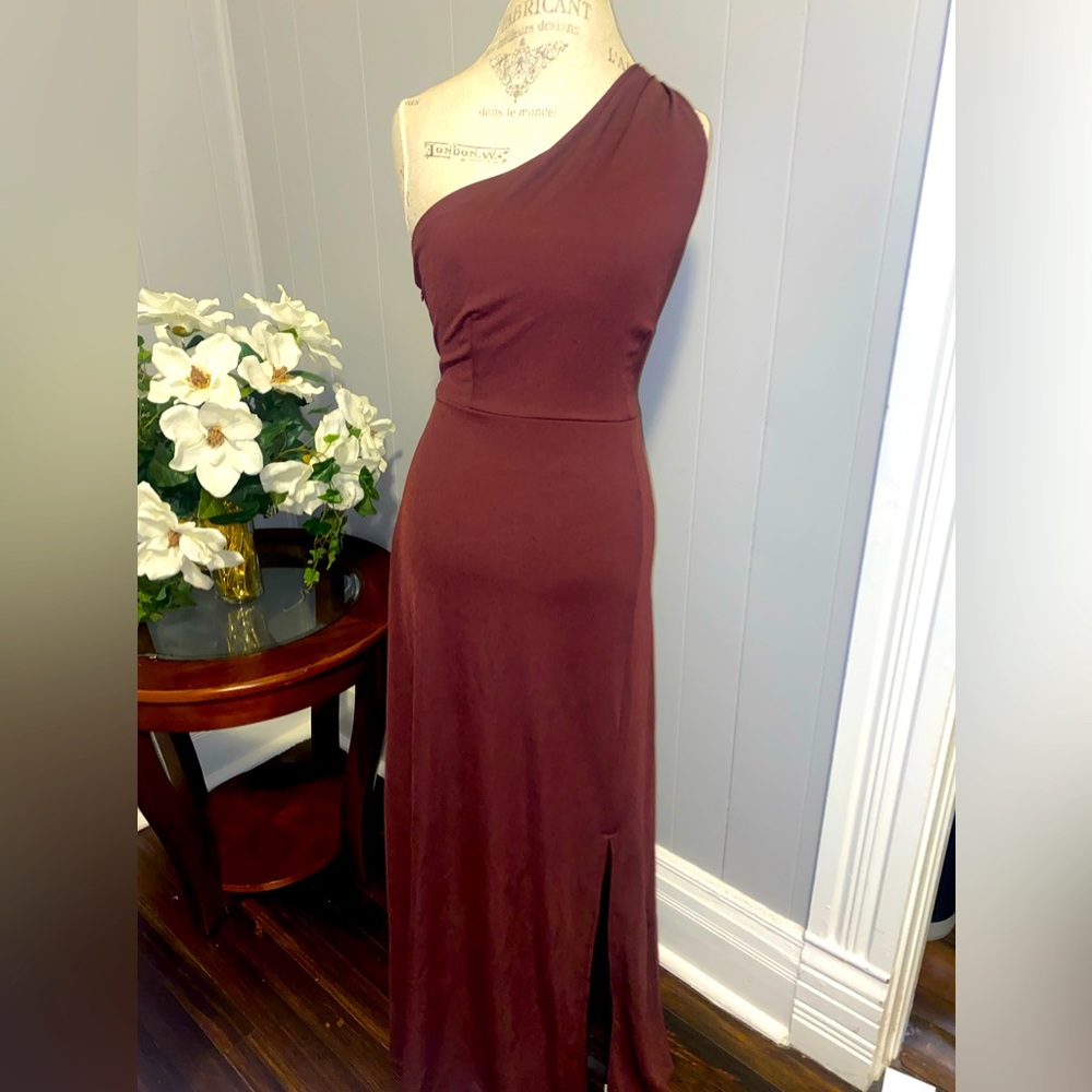 One shoulder gown